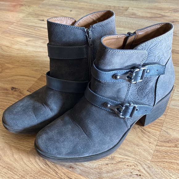 Grey Boots - Picture 2 of 6